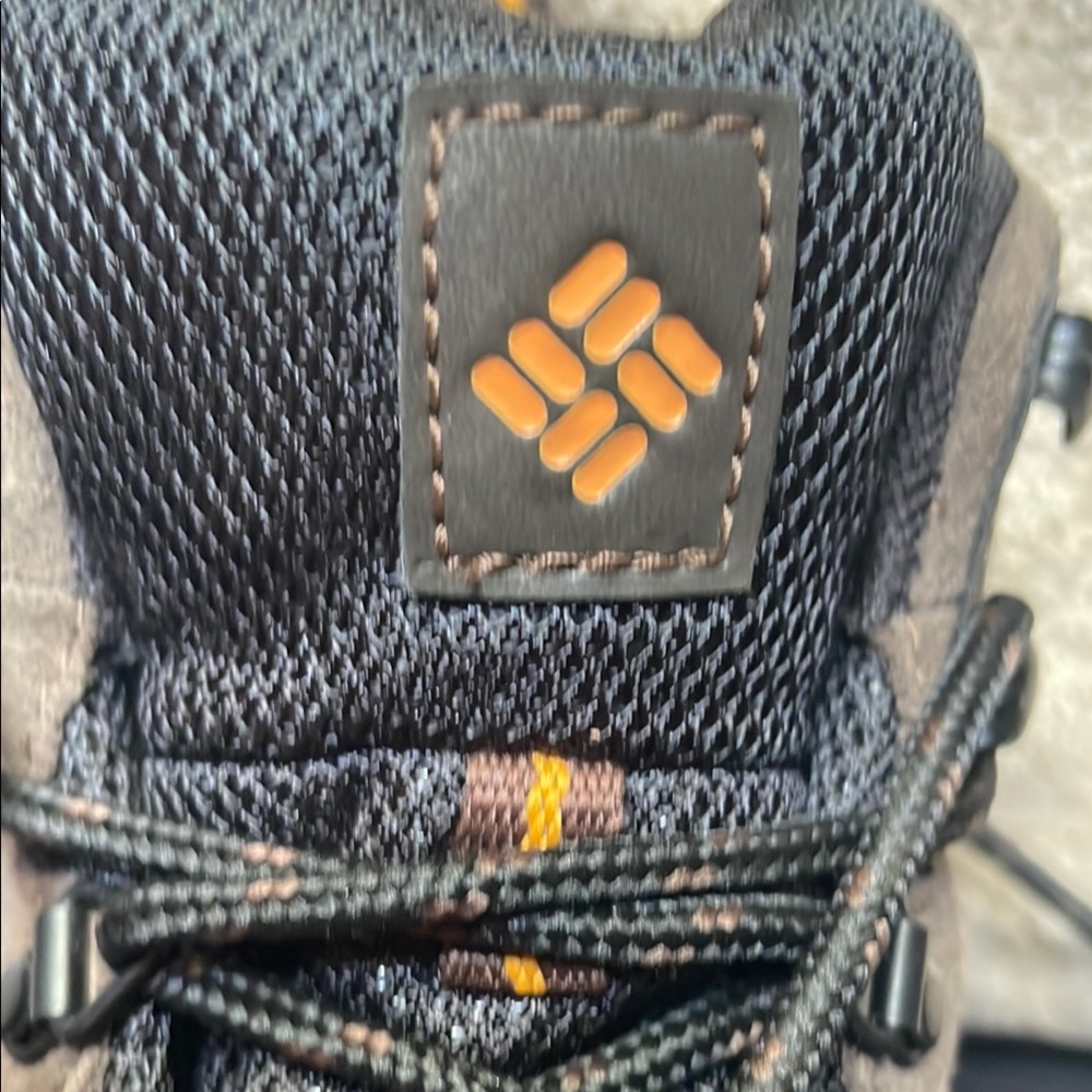 Columbia 8 Brown and Black Outdoor Boots with Ankle Support - Picture 10 of 11